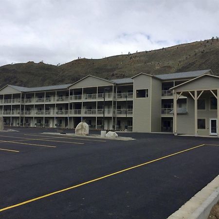 גרדינר Yellowstone Big Rock Inn מראה חיצוני תמונה