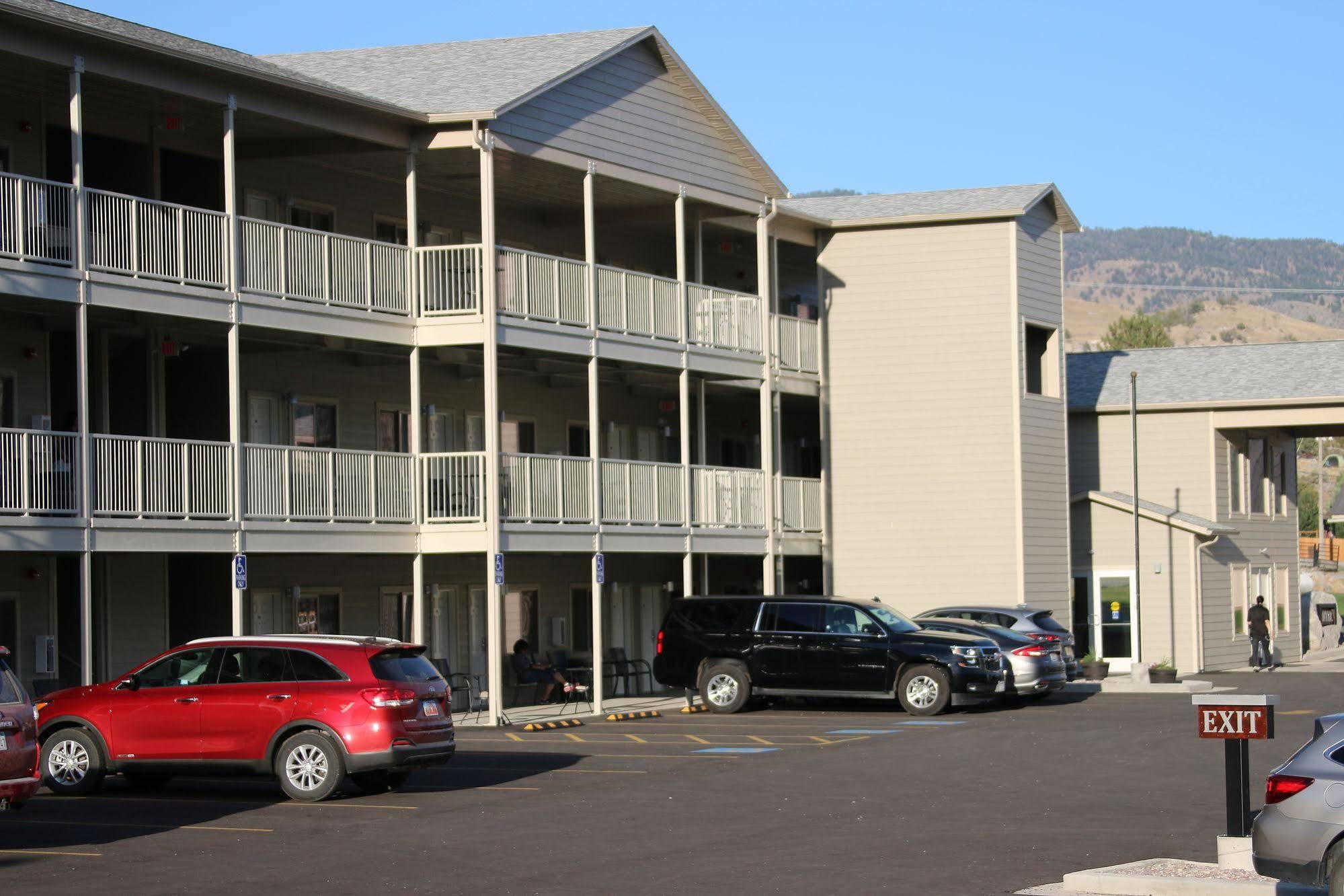 גרדינר Yellowstone Big Rock Inn מראה חיצוני תמונה