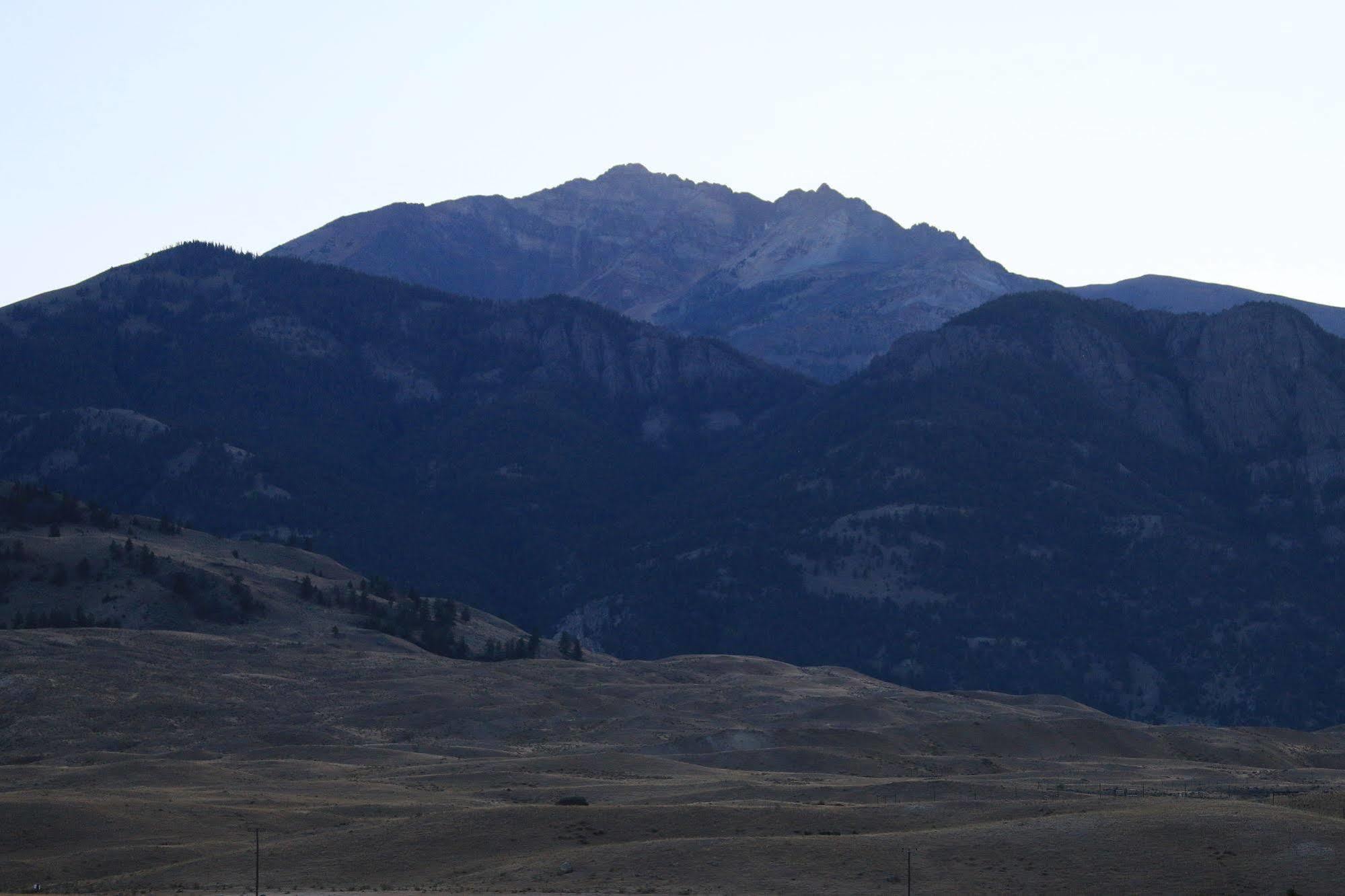 גרדינר Yellowstone Big Rock Inn מראה חיצוני תמונה