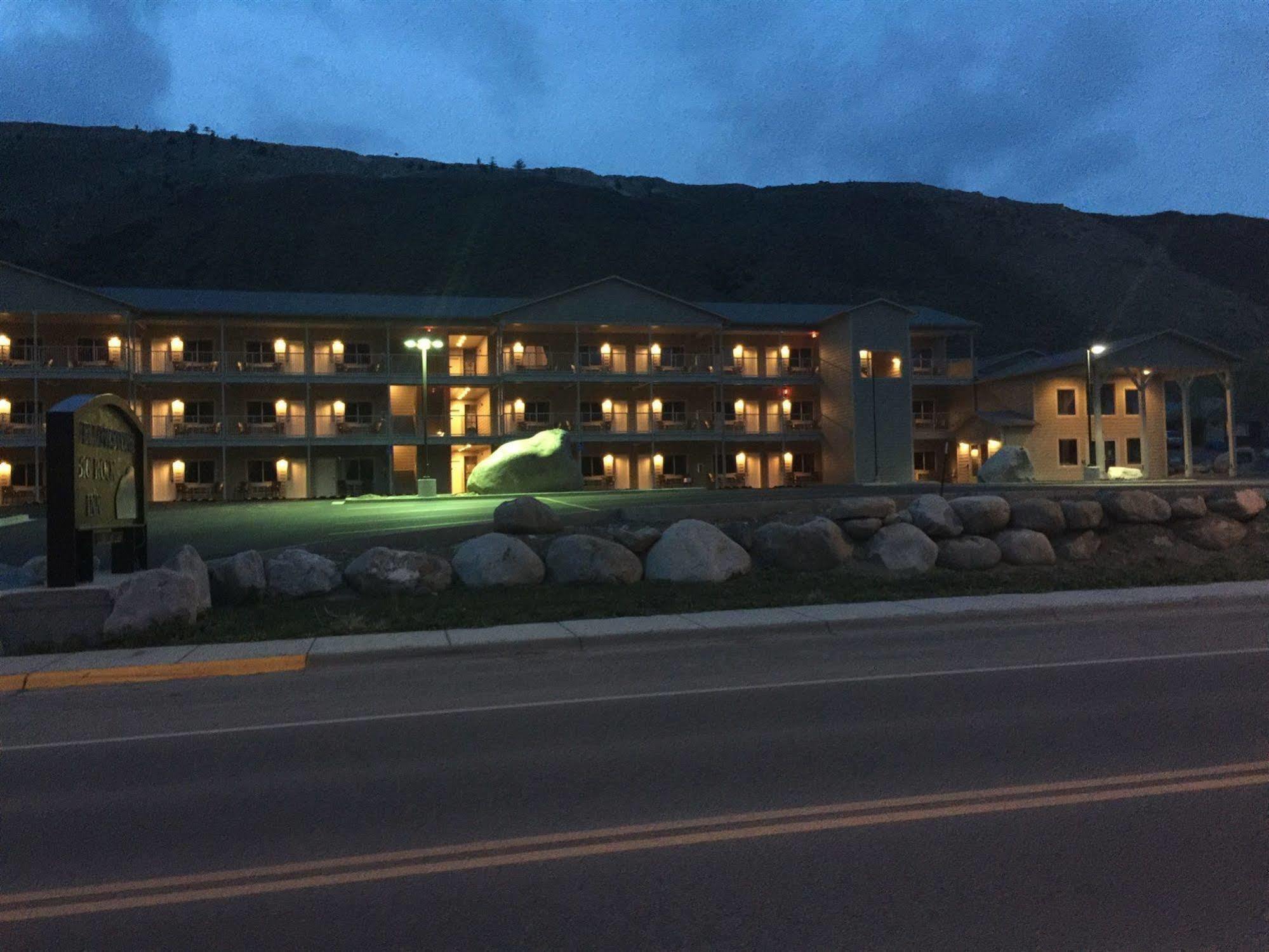 גרדינר Yellowstone Big Rock Inn מראה חיצוני תמונה