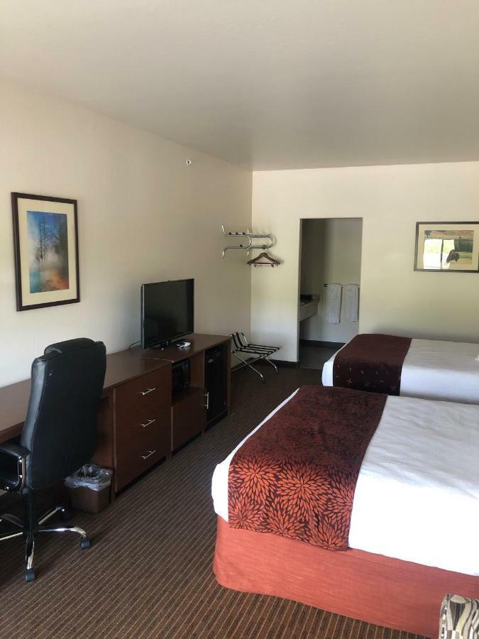 גרדינר Yellowstone Big Rock Inn מראה חיצוני תמונה
